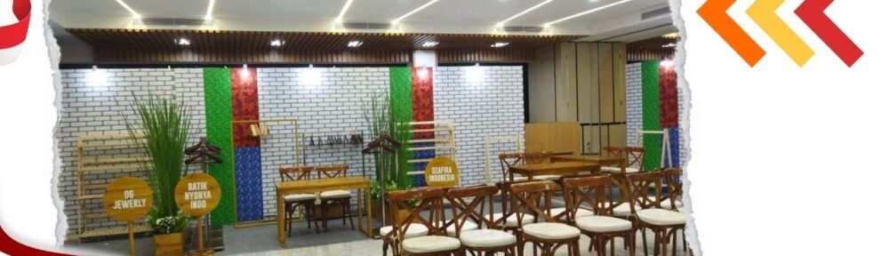 SEWA KURSI CROSSBACK DAN MEJA BUNDAR AREA BEKASI FREE ONGKIR