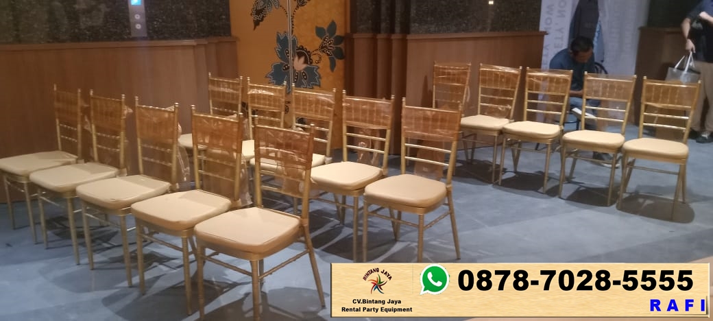 Disewakan Kursi Tiffany Kayu Plus Meja Kaca Jakarta