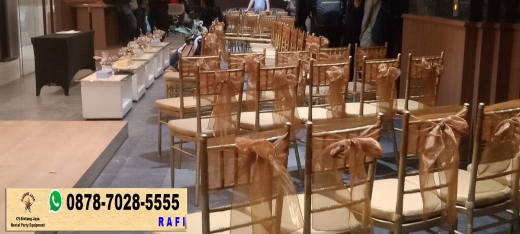 Disewakan Kursi Tiffany Kayu Plus Meja Kaca Jakarta