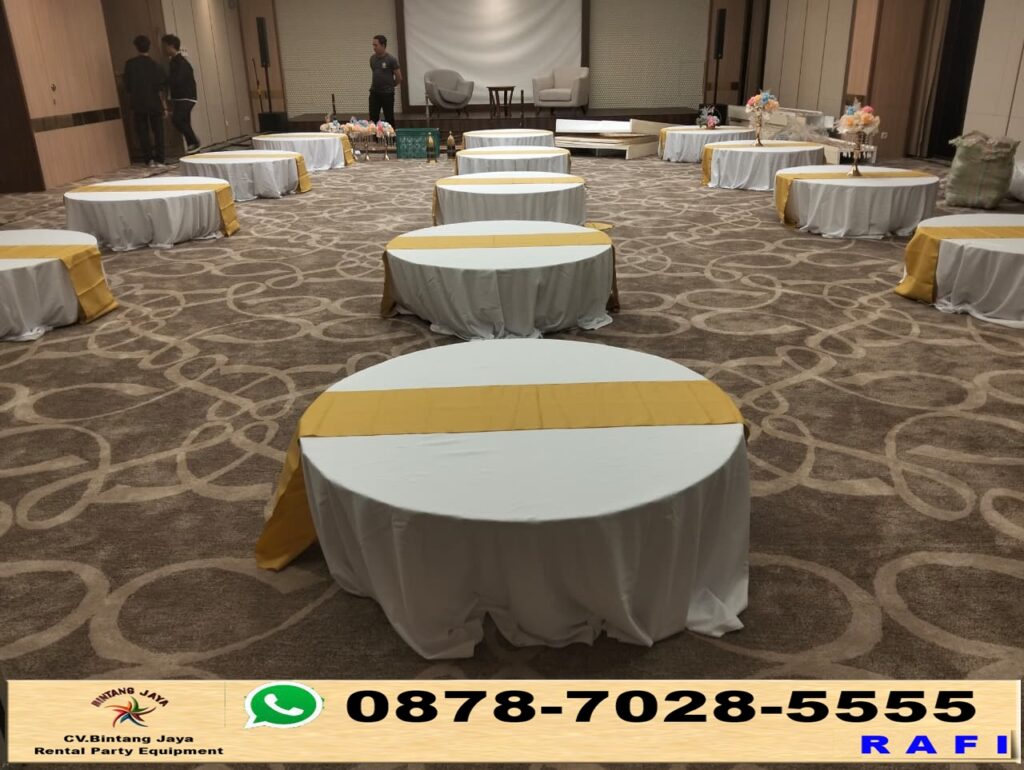 Rental Meja Lesehan Cover Putih di Graha Ramka