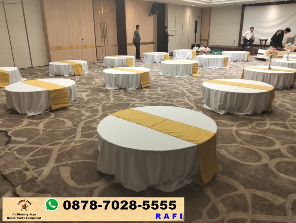 Rental Meja Lesehan Cover Putih di Graha Ramka