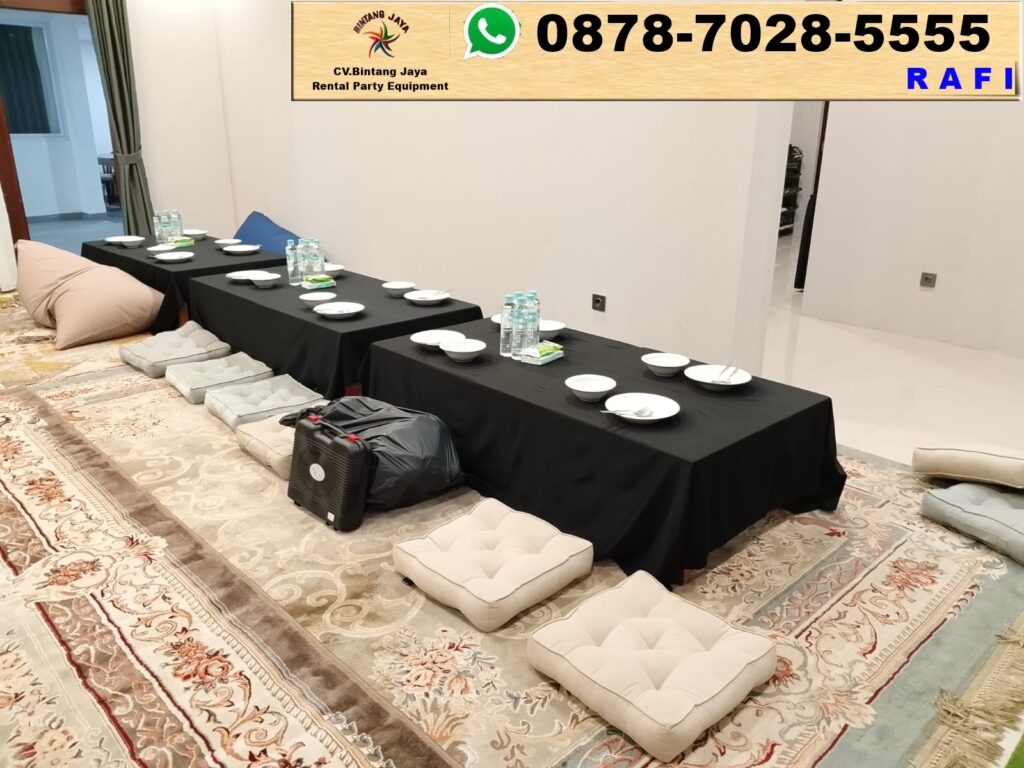 Sewa Meja Lesehan Kotak 80×80cm Cover Toping Hitam Di Kuningan