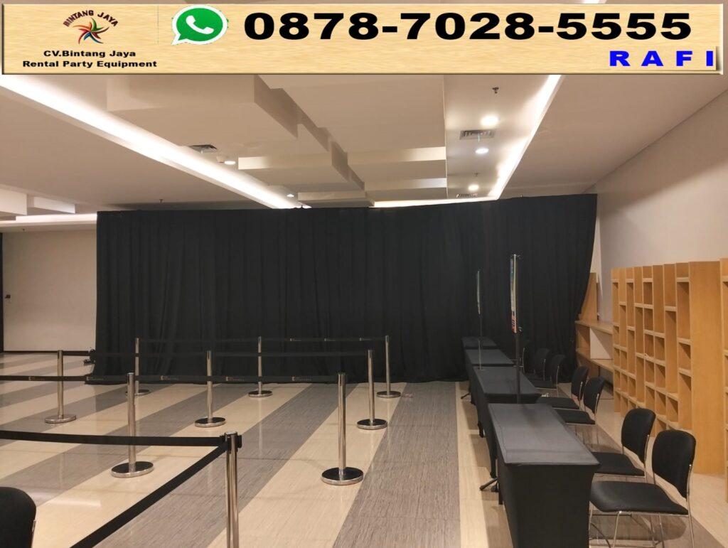 Layanan Sewa Tirai Hitam Dan Tiang Antrian Event Mall Kokas