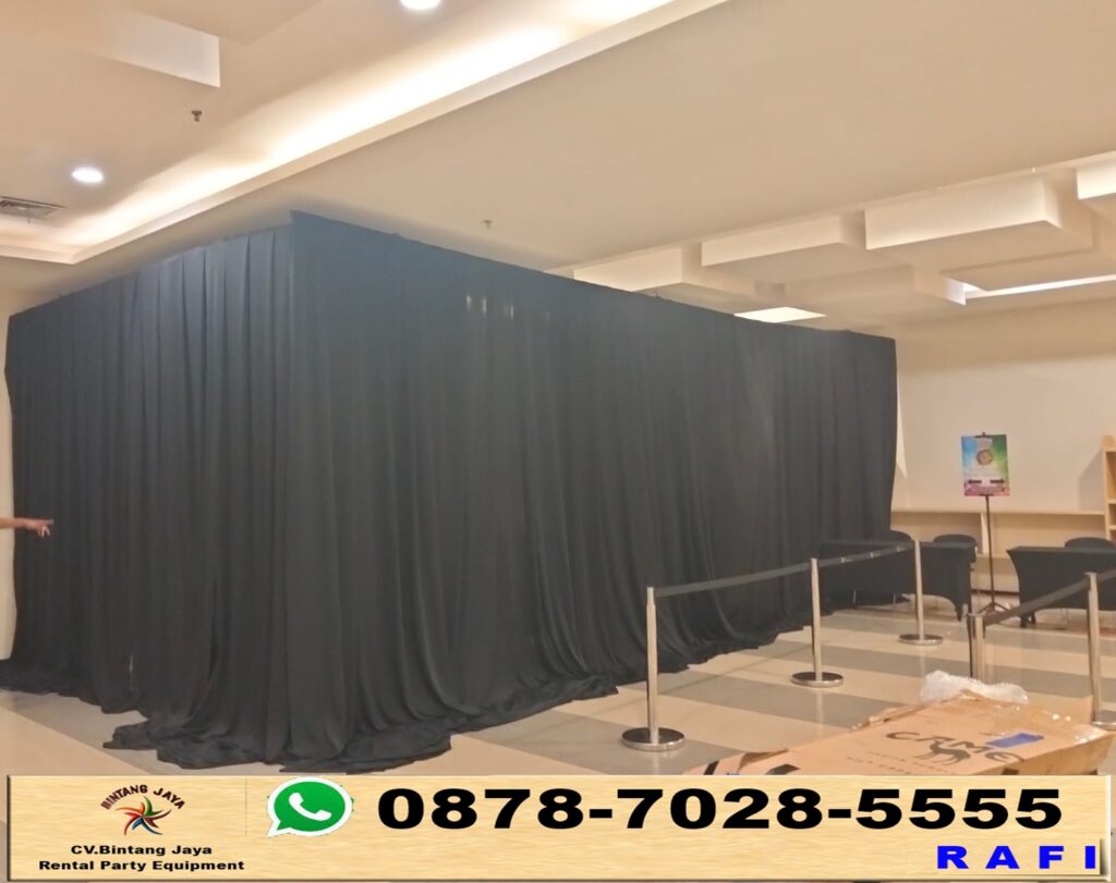 Layanan Sewa Tirai Hitam Dan Tiang Antrian Event Mall Kokas