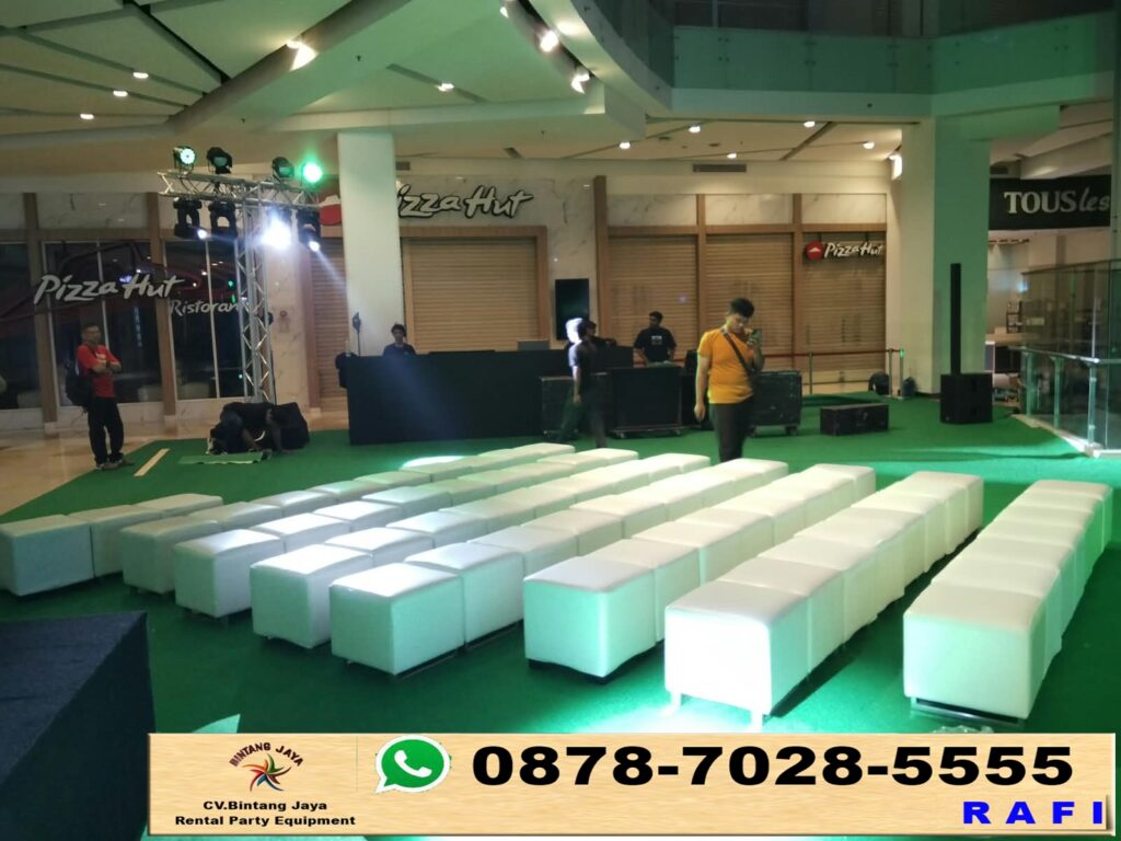 Rental Sewa Sofa Puff Kotak Putih Area Tangerang 0878-7028-5555